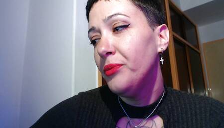 MILF SMOKING CLOSE UP