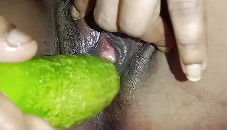 Desi sexy bhabhi is having that fun with cucumber