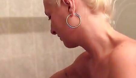 Blonde whore in heat shows her pussy while having a shower