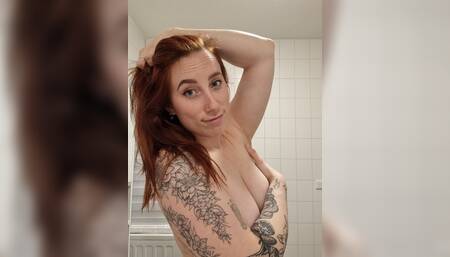 Onder de douche lekker spelen met de stralen ????