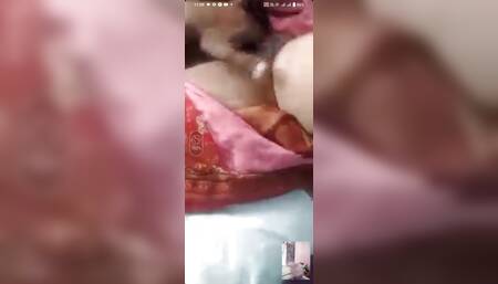 Desi girlfriend ne video call pr boyfriend ke sath apni pyas bujhai