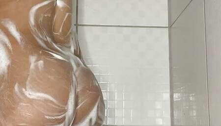 Taking a nice bath, I want to surprise my  stepbrother and leave his mouth watering