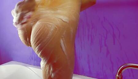 WASHING IN THE SHOWER CLOSEUP!!!!!