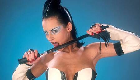 Glamorous brunette Sandra Iron swallows sperm after dp