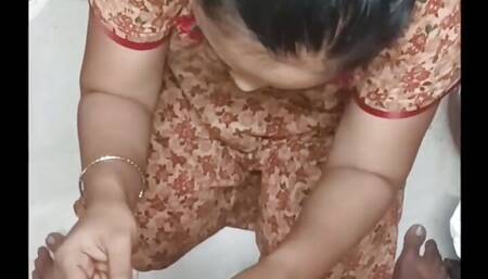 Indian bhabhi get a mauth fuck and cum in big ass