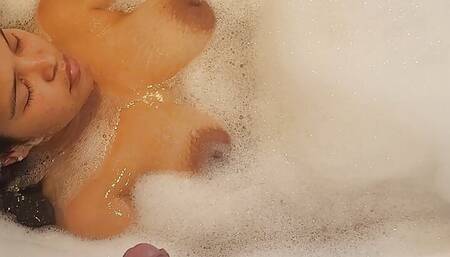 I surprise my stepdaughter with golden shower while she is bathing