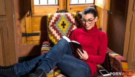 Graceful Latin Lady Julia Roca Works Her Hairy Twat for Random Guy in Park