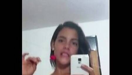 Girl sends naked video on WhatsApp