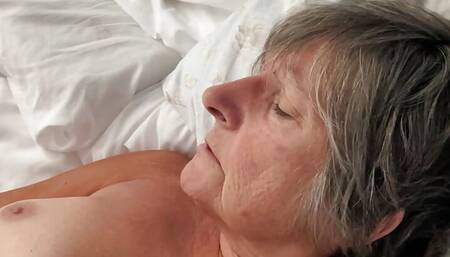 Lindas huge noisy cum plus full load on her cunt