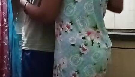 Desi bhabhi ke saath sex
