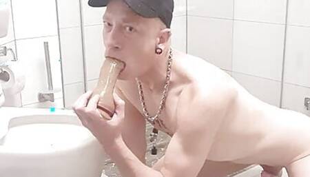 Bjoern_Voyeurs_Sub Head Flushing  doldo