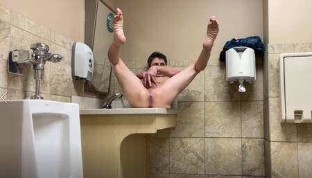 LiveNLove DOES KINK IN BATHROOMS AND CUMSHOT COMPILATION