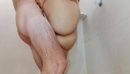 I Go in to Bathe with My Stepbrother and We Fuck in the Shower