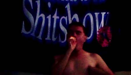 Sucking an dildo