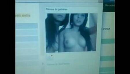 Novinhas se mostrando na webcam