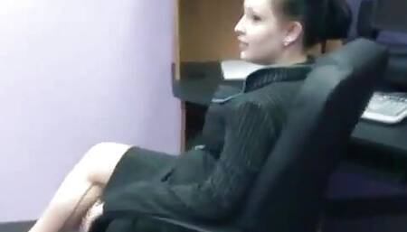 Secretary Angelica eats Veronica's pussy during her lunch break in the office