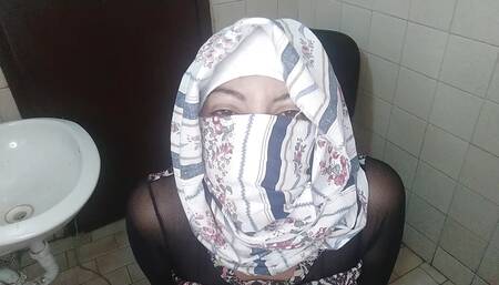 Real Muslim Horny Arab Step Mom Masturbates And Squirts For Allah In Niqab
