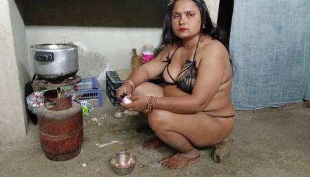 Sasur ji ne pel diya rasoi me chudai khana bna ri thi sasur ji ne lund pel diya
