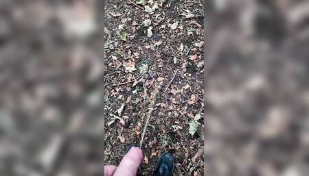 Pissing in the woods, Long piss!!!