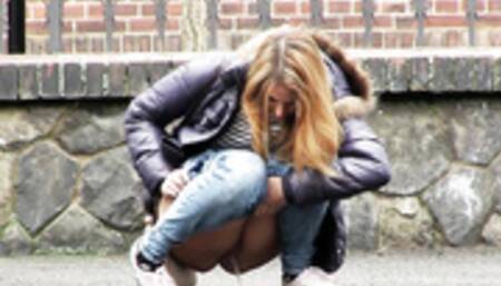 Ani Blackfox 2 pee pissing solo