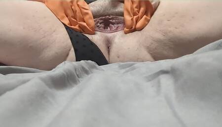 CLOSEUP CUM GBLNMMMY FINGERS HER FAT HAIRY PUSSY IN LATEX GLOVES