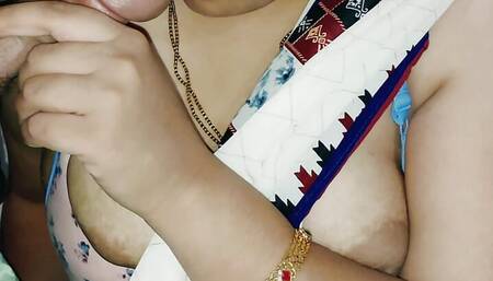 Desi Bahu Apne Sasur Ji Ka Pair Dabate Hue Lund Ko Pakad Kar Chusne Lagi Fir Sasur Ne Bahu Ki Saree Utaar Kr Gaand Maar Li