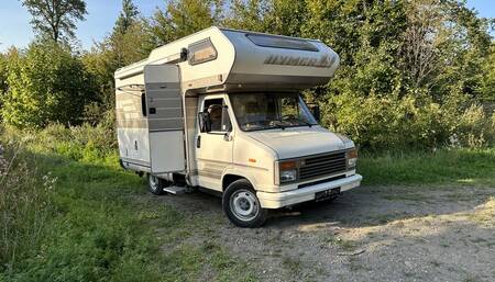 WOHNWAGEN PORNO! FAIRY VERFÜHRT WANDERER MIT IHREN DREI LÖCHERN! ????