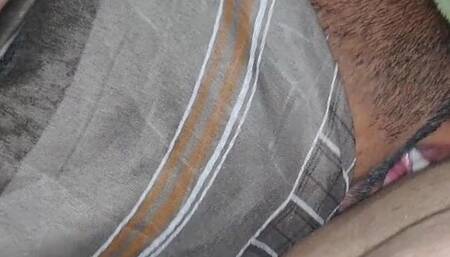 Hot sexy bhabhi ne servent se pussy ke bal ktwakr chut chatai