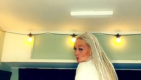 PetiteHousewife