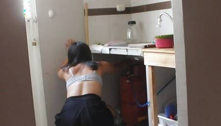 My cousin hates washing dishes, so the deal is to let herself be fucked in exchange for me washing the dishes.