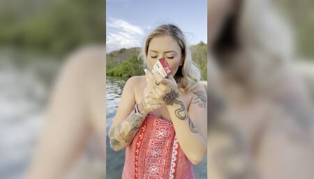 Smoking 5 sigarettes at once naked