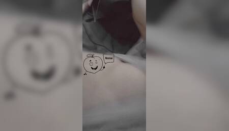 The body of a white Iranian girl fingering herself