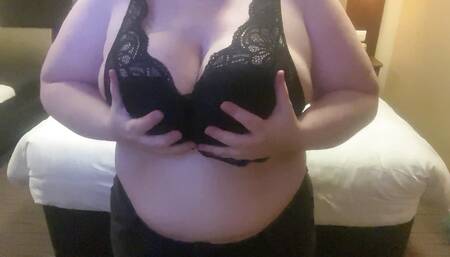 HH boobs released from black bra