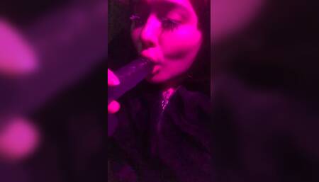 Sexy Maifik in black shirt fucks her mouth