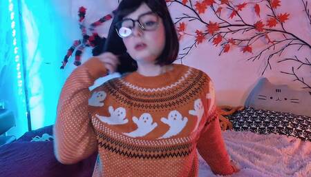 Velma's wet pussy vs dildo