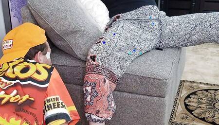 Smelling Woman without Her Knowing