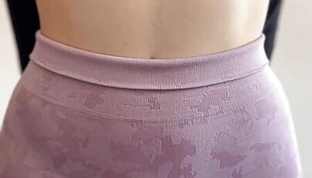 LATINA TEASE! Latina teen teases camel toe in tight gym pants