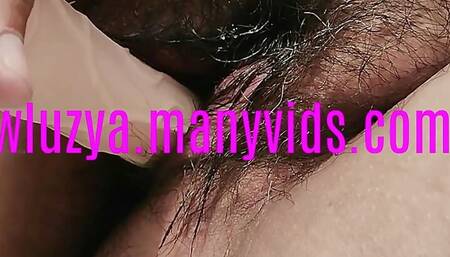 Yesterday while I was rollerblading I masturbated until I had a very delicious squirt.