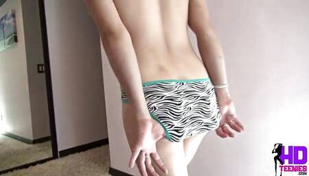 Little Taylor with natural tits teasing while workout