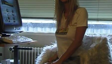 I'm Vendula a Blonde Camgirl with a Shaved Pussy and Today I Want to Enjoy with a Sex Toy