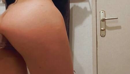 Vends-ta-culotte - French amateur beauty showing her gorgeous body and masturbating with a big dildo