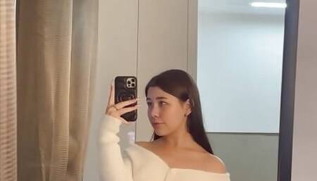 Sexy girlfriend turns naked in front of the mirror