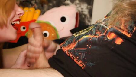 Lee gets sloppy blowjob from hot blonde