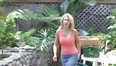 Mature woman gets cum on face