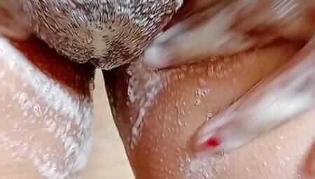 Tamil wife meera bathing