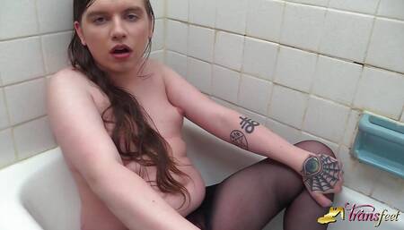 Heart-stoppingly sexy Skylar Adams pissing in the bathtub