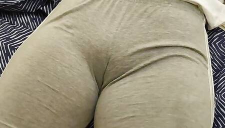 My stepmom's tight leggings tempted me to suck her pussy