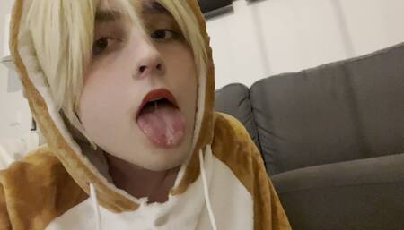 Femboy showing off my tongue and mouth while being comfy :3 (Vore)