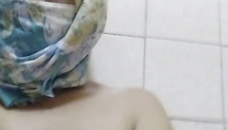 Muslim Hottie Arab Stepmom In Hijab Shows Feet, Cream Foot Fetish In Iran And Squirts On Her Own Feet