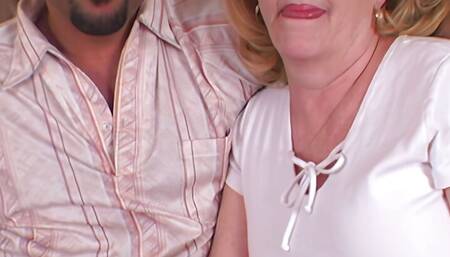 Booty Amateur Mom Having Sex with Stranger in Hotel Video